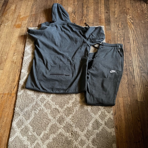 Nike tech - Picture 2 of 6